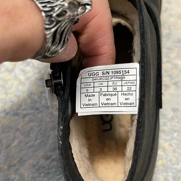 NIB Women’s Size 5 UGG Cheyne Zipper & Buckle Leather Ankle Boots In Black - Picture 9 of 13